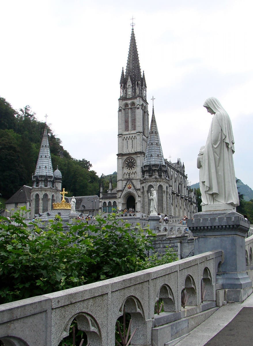 Lourdes: Our Lady of the rosary basilica